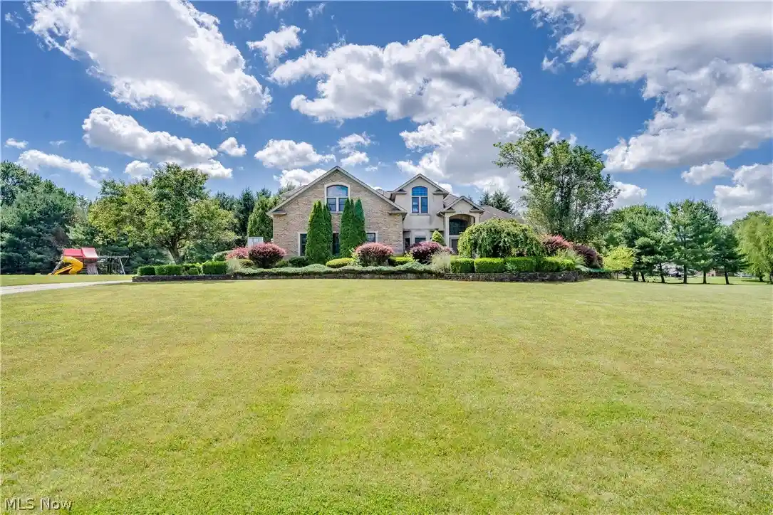 Single family home for sale at 11535 Sunny Lake Dr, New Middletown, OH 44442 | MLS# 5225372