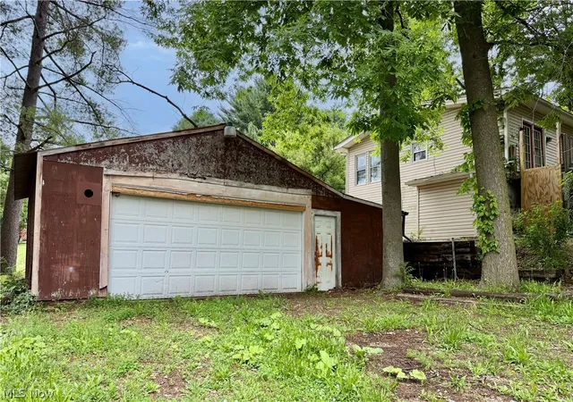 Photo 3 of Sale Pending at 2618 Adams St, Lakemore, OH 44250 | MLS# 5225532 | Listing updated on 2026-10-01