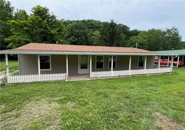 Homes for sale in Parkersburg, WV | 1448 Winding Rd, Parkersburg, WV 26104 | MLS# 5225539