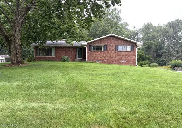 Homes for sale in Mogadore, OH | 1157 Glenview Dr, Mogadore, OH 44260 | MLS# 5225511
