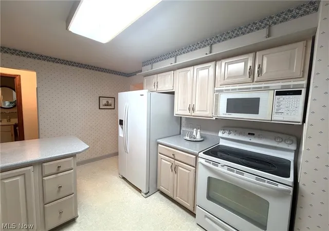 Homes for sale in Mogadore, OH | 1157 Glenview Dr, Mogadore, OH 44260 | MLS# 5225511