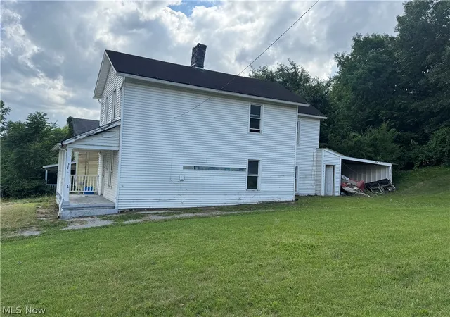 Photo 3 of Sale Pending at 406 S Jackson St, Youngstown, OH 44506 | MLS# 5225216 | Listing updated on 2026-08-25