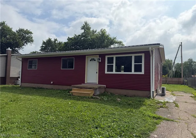 Photo 2 of Single family home for sale at 591 Chestnut St, Newcomerstown, OH 43832 | MLS# 5224883 | Listing updated on 2026-10-03