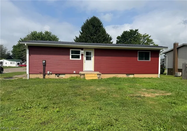 Photo 3 of Single family home for sale at 591 Chestnut St, Newcomerstown, OH 43832 | MLS# 5224883 | Listing updated on 2026-10-03