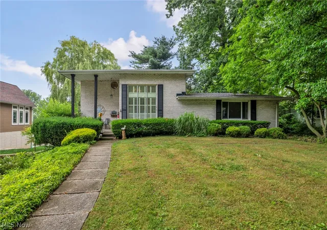 Homes for sale in Mentor, OH | 8247 Lake Shore Blvd, Mentor, OH 44060 | MLS# 5225591