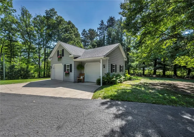 4th image of 1176 Meadow Spur Dr, Akron, OH 44333 | MLS# 5214724