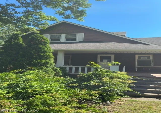 3rd image of 943 Worden Rd, Wickliffe, OH 44092 | MLS# 5223909