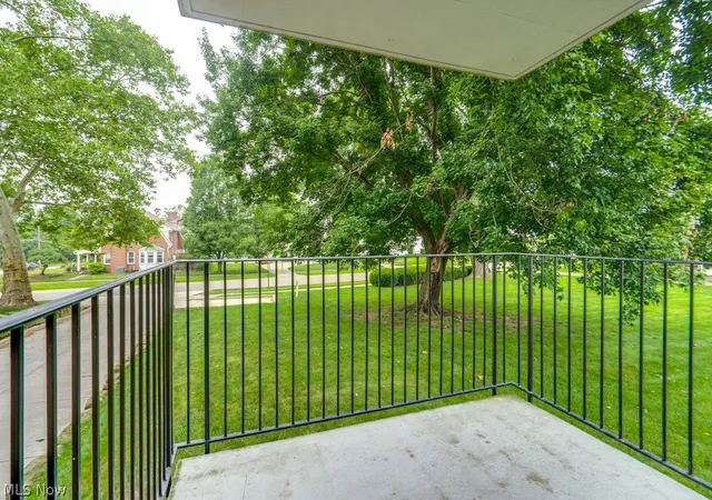 2nd image of 2331 E Market St, Akron, OH 44312