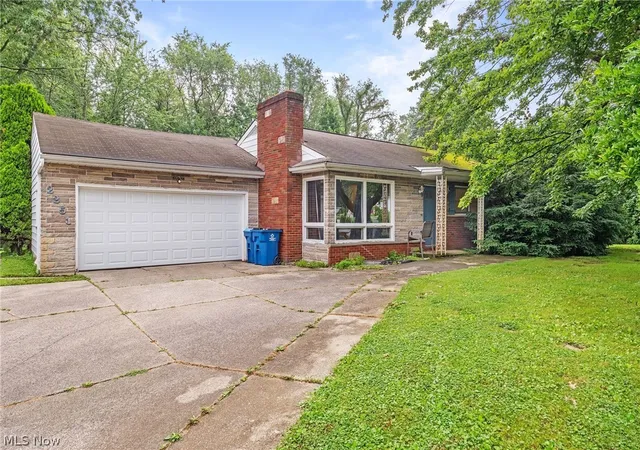 2nd image of 2253 Hi Vue Dr, Green, OH 44312 | MLS# 5224757