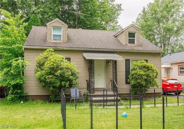 Photo 3 of Single family home for sale at 892 Hayden Ave, Akron, OH 44320 | MLS# 5225617 | Listing updated on 2026-07-08