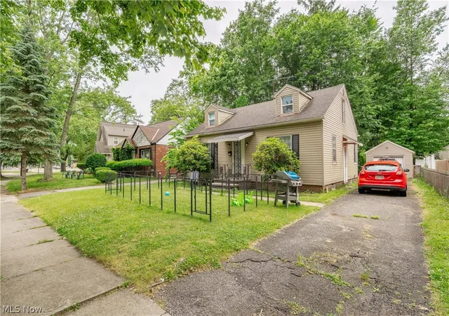 Photo 3 of Single family home for sale at 892 Hayden Ave, Akron, OH 44320 | MLS# 5225617 | Listing updated on 2026-07-08