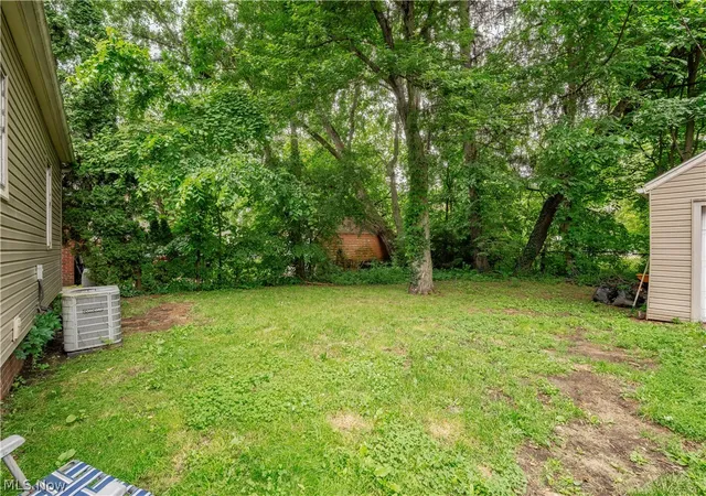Photo 4 of Single family home for sale at 892 Hayden Ave, Akron, OH 44320 | MLS# 5225617 | Listing updated on 2026-07-08
