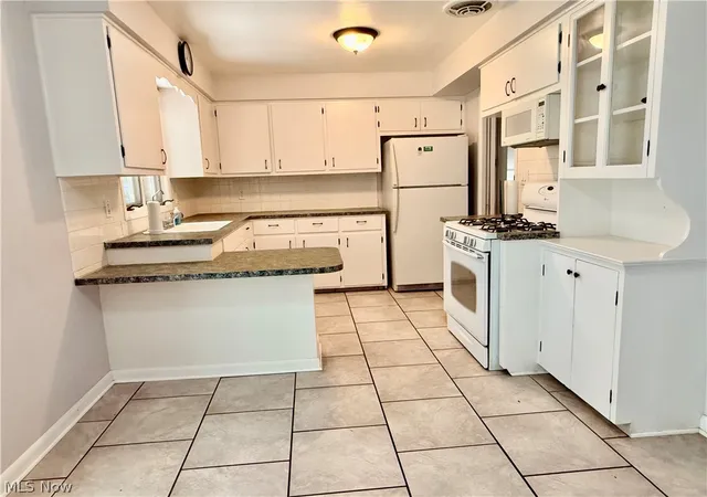 5th image of 6230 Foxridge Dr, Youngstown, OH 44512 | MLS# 5225575