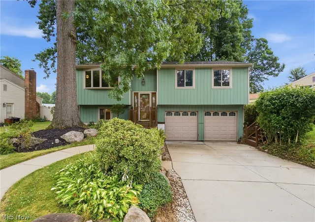 Photo 1 of Sale Pending at 163 Oakhurst Dr, Munroe Falls, OH 44262 | MLS# 5224113 | Listing updated on 2026-10-03