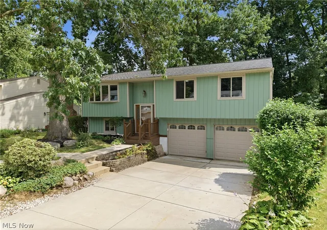 Photo 3 of Sale Pending at 163 Oakhurst Dr, Munroe Falls, OH 44262 | MLS# 5224113 | Listing updated on 2026-10-03