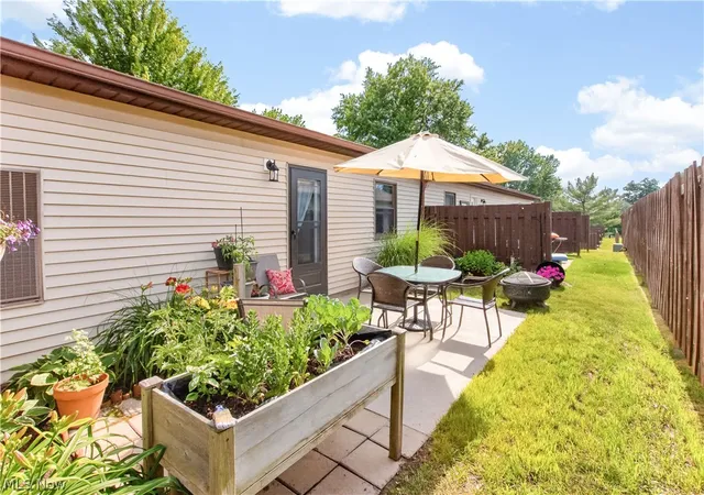 2nd image of 128 Royal Crest Dr, Seville, OH 44273