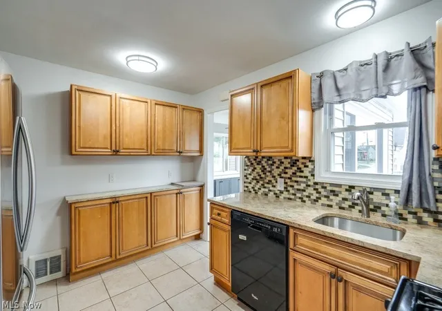 4th image of 30000 Elgin Rd, Wickliffe, OH 44092 | MLS# 5224376