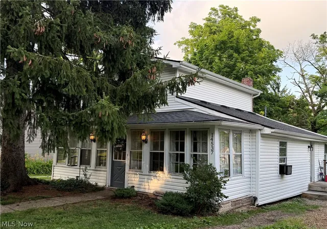 3rd image of 14537 Hickox St, Burton, OH 44021 | MLS# 5225452