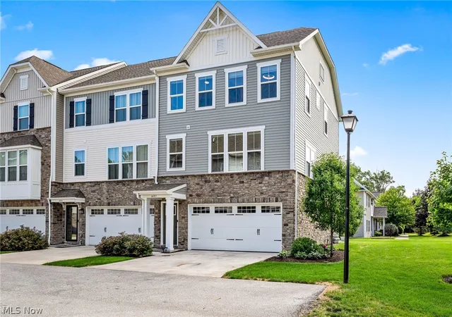 Listing Photo 3 - Condo for sale in building located at 1497 Caymus Ct, Avon, OH 44011