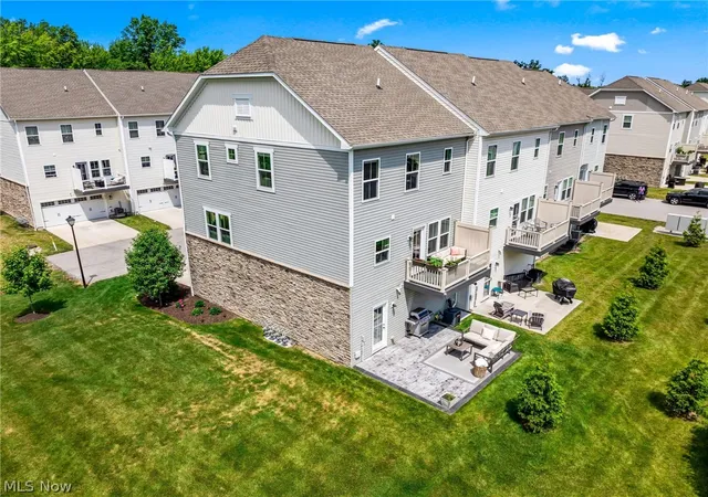 Listing Photo 2 - Condo for sale in building located at 1497 Caymus Ct, Avon, OH 44011 - Unit #