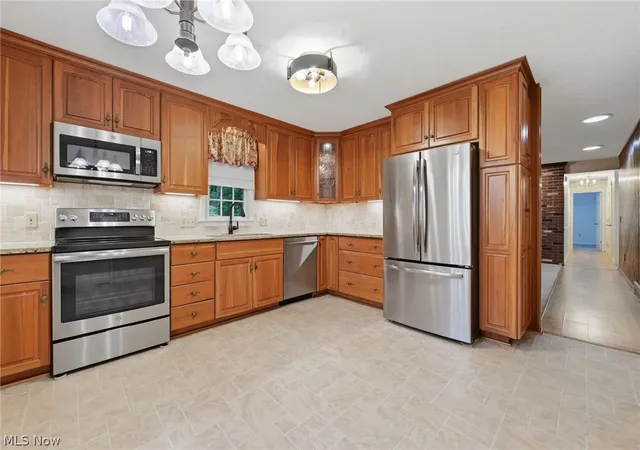 4th image of 992 Fireside Dr, Brunswick, OH 44212 | MLS# 5218270
