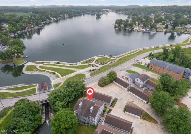 Listing Photo 2 - Condo for sale in building located at 227-e Portage Lakes Dr, Coventry Township, OH 44319 - Unit #