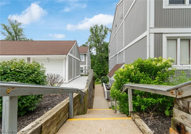 4th image of 227-E Portage Lakes Dr, Coventry Township, OH 44319 | MLS# 5217348