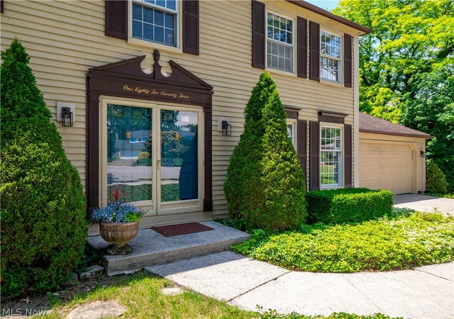 3rd image of 18273 Mallard Cir, Strongsville, OH 44136 | MLS# 5225287