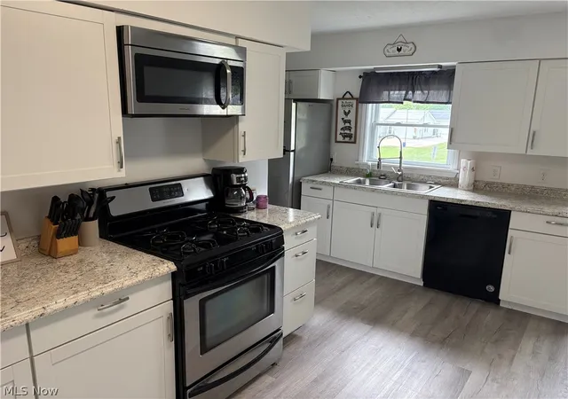 Photo 2 of House for sale at 4006 Center Rd, Saybrook, OH 44004 | MLS# 5225782 | Listing updated on 2026-08-27