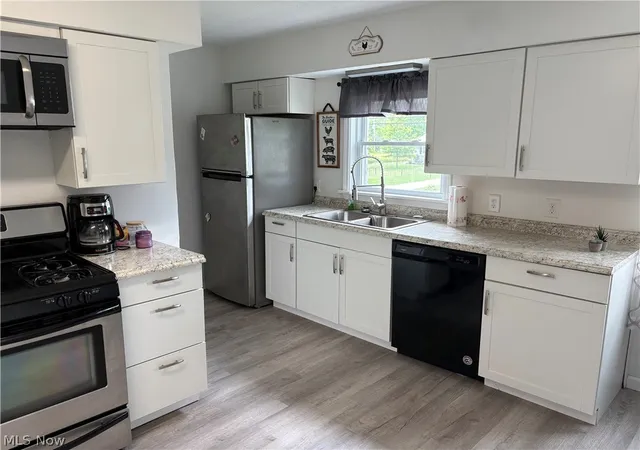 Photo 3 of House for sale at 4006 Center Rd, Saybrook, OH 44004 | MLS# 5225782 | Listing updated on 2026-08-27