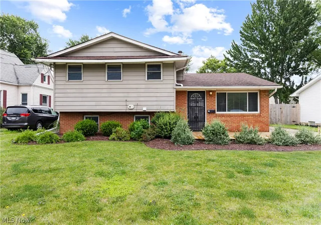 1st image of 747 Abbe Rd N, Elyria, OH 44035 | MLS# 5225795