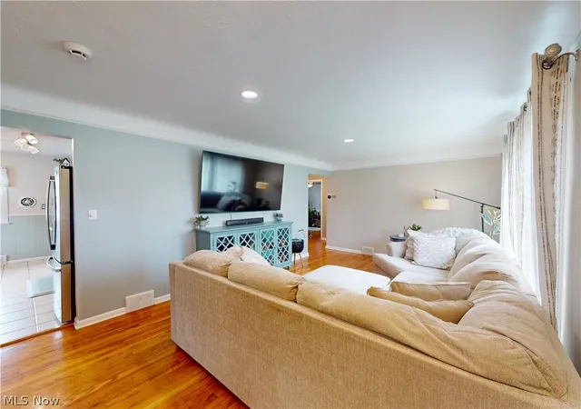 4th image of 1833 Ridgewick Dr, Wickliffe, OH 44092 | MLS# 5225804