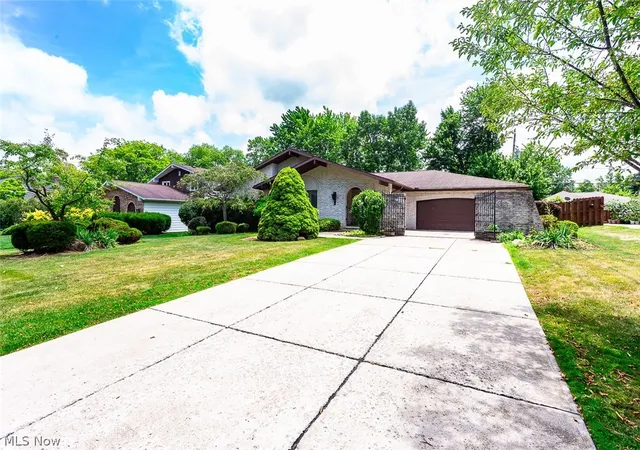 2nd image of 6694 Beverly May Dr, Independence, OH 44131 | MLS# 5225685