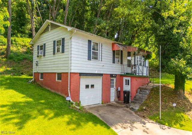 1st image of 820 Mariann Dr, Martins Ferry, OH 43935 | MLS# 5225672