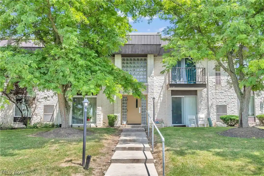 Photo 1 of Condo for sale at 8455 N Akins Rd #E-8 (204), North Royalton, OH 44133 | MLS# 5222560 | Listing updated on 2026-10-25