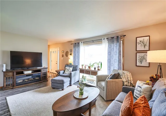 4th image of 8223 Wesley Dr, Strongsville, OH 44136 | MLS# 5225991