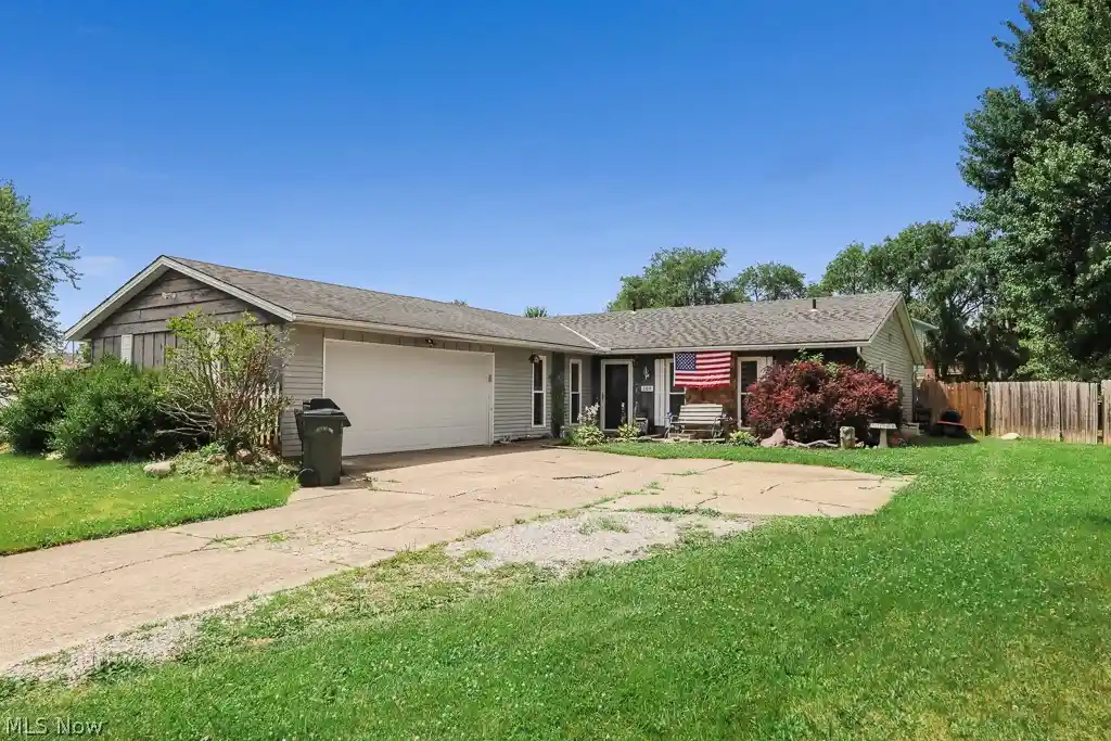 Photo 1 of Single family home for sale at 109 Monticello Cir, Elyria, OH 44035 | MLS# 5225130 | Listing updated on 2026-10-08