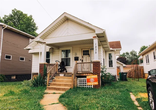 2nd image of 1235 Eastport Ave, Uhrichsville, OH 44683 | MLS# 5225944
