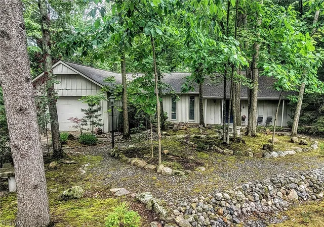 46th image of 11604 Park Moss Ave, Strongsville, OH 44136 | MLS# 5223674
