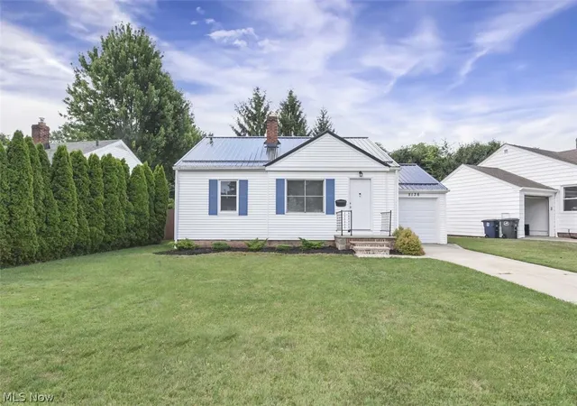 1st image of 5136 Bridgewater Rd, Lyndhurst, OH 44124 | MLS# 5225572