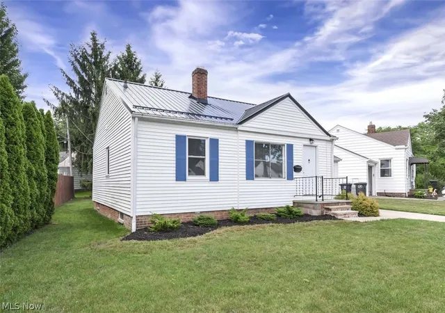 2nd image of 5136 Bridgewater Rd, Lyndhurst, OH 44124 | MLS# 5225572