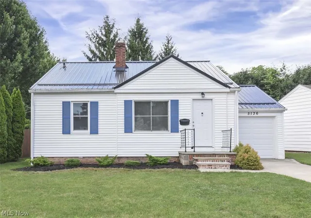 3rd image of 5136 Bridgewater Rd, Lyndhurst, OH 44124 | MLS# 5225572