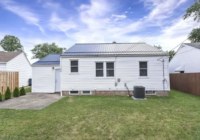 5th image of 5136 Bridgewater Rd, Lyndhurst, OH 44124 | MLS# 5225572