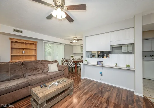 3rd image of 4901 Independence Unit C Cir, Stow, OH 44224 | MLS# 5225340