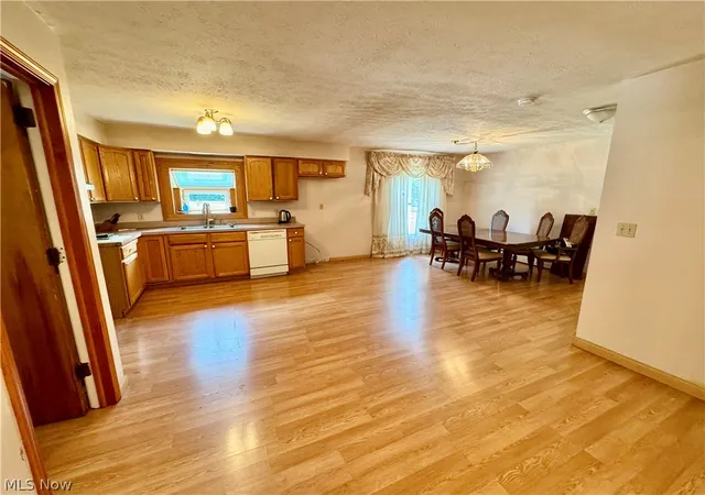 3rd image of 2838 Forest Ln, Willoughby Hills, OH 44094 | MLS# 5225860