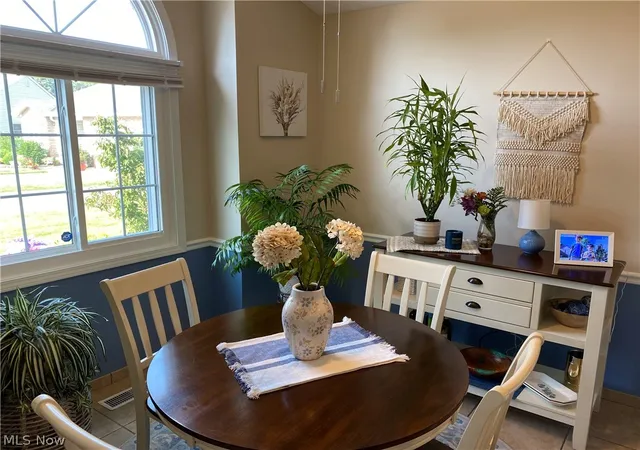 5th image of 10455 Scottsdale Dr, Strongsville, OH 44136