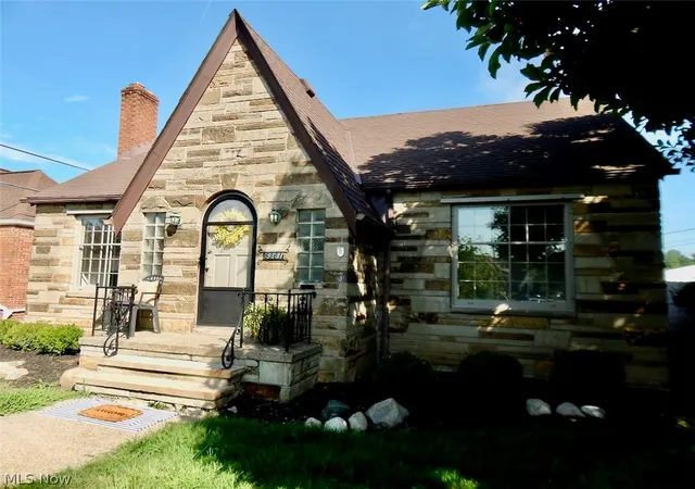 Photo 1 of Single family home for sale at 6361 S Canterbury Rd, Cleveland, OH 44129 | MLS# 5225643 | Listing updated on 2026-07-17
