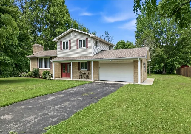 Photo 1 of Single family home for sale at 7085 Sunnydell Dr, Brookfield, OH 44403 | MLS# 5226101 | Listing updated on 2026-09-22