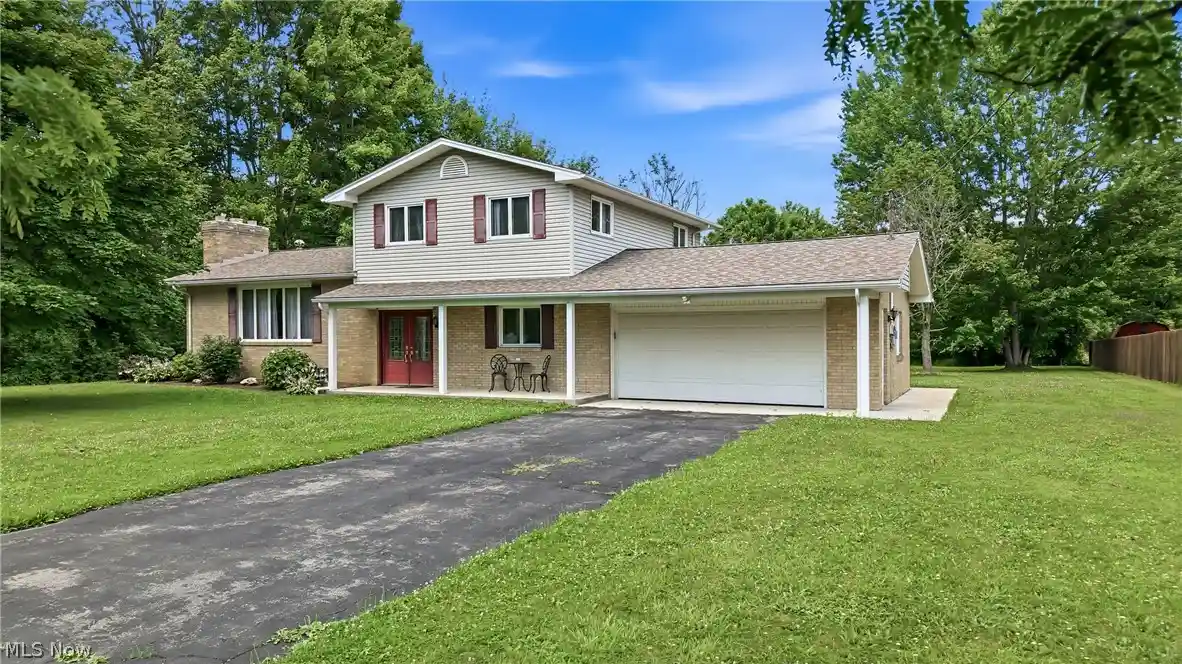 Single family home for sale at 7085 Sunnydell Dr, Brookfield, OH 44403 | MLS# 5226101