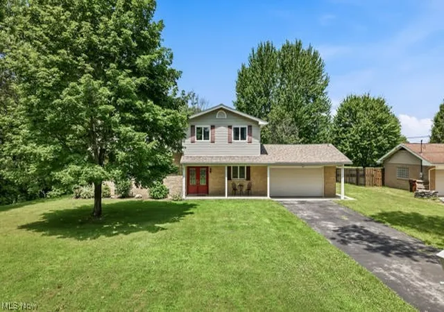 Photo 2 of Single family home for sale at 7085 Sunnydell Dr, Brookfield, OH 44403 | MLS# 5226101 | Listing updated on 2026-09-22